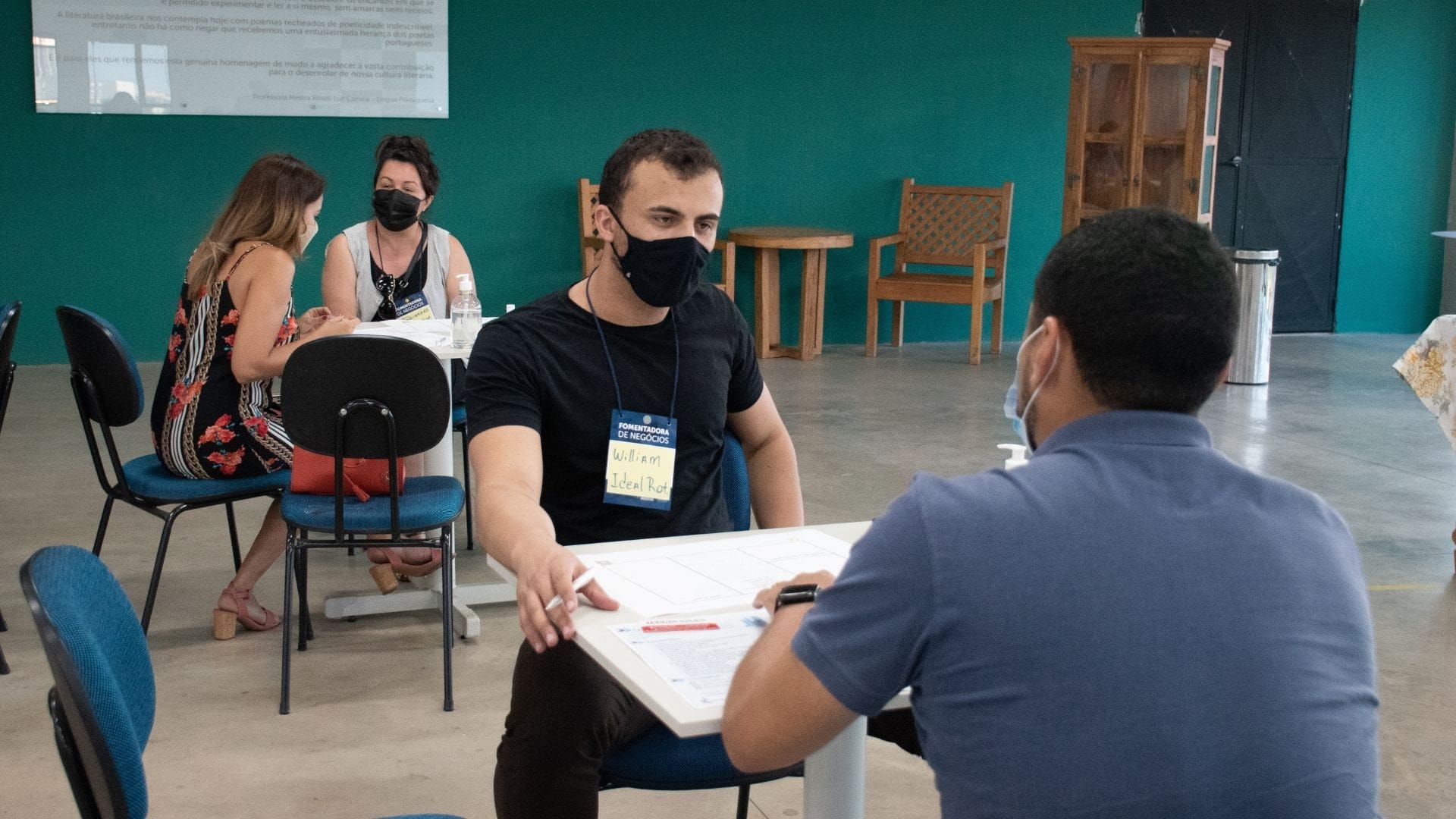 A imagem mostra a primeira parte do Ciclo de Empreendedorismo e Inovação, na qual os fomentadores se reúnem.