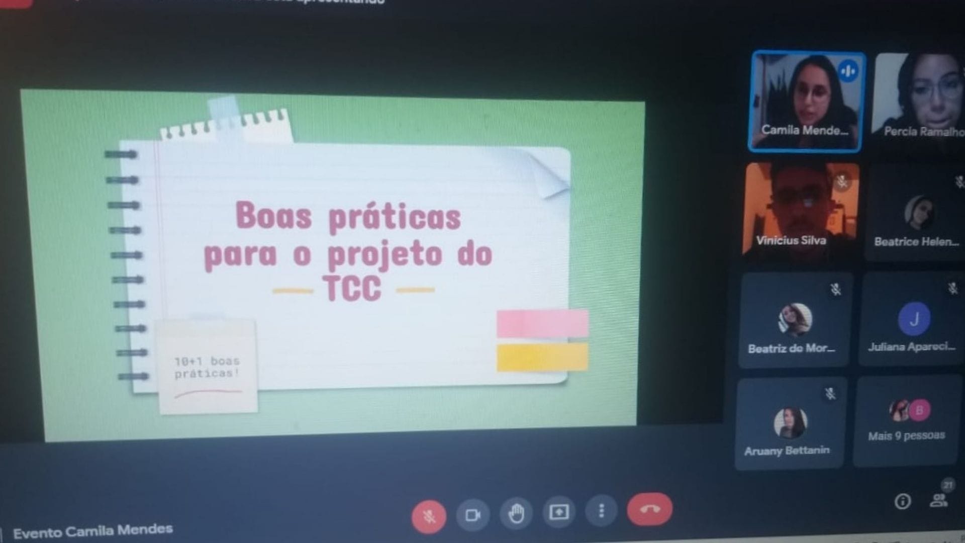 A imagem mostra o print da sala virtual, com a apresentação da profissional convidada sobre boas práticas para o projeto do TCC.