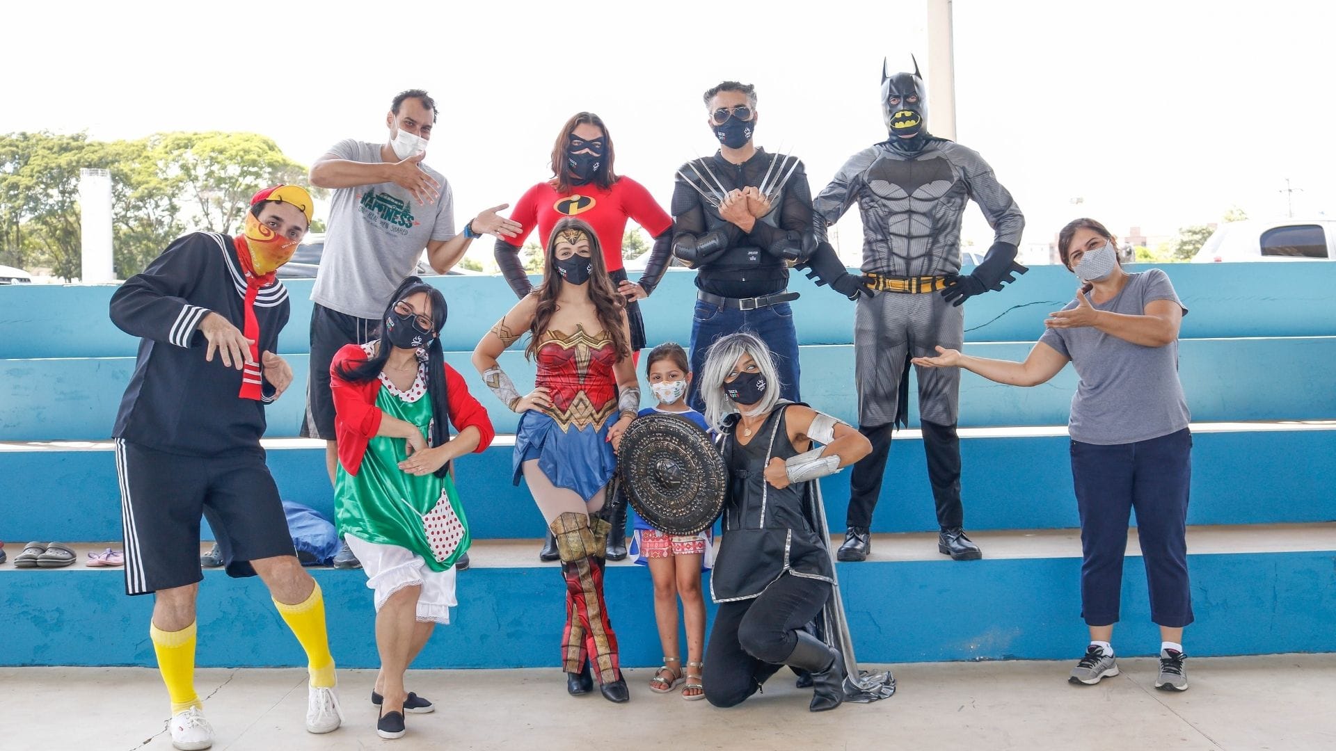 A imagem mostra os alunos do Grupo UniEduK fantasiados de Heróis para o evento “Max Heróis”.