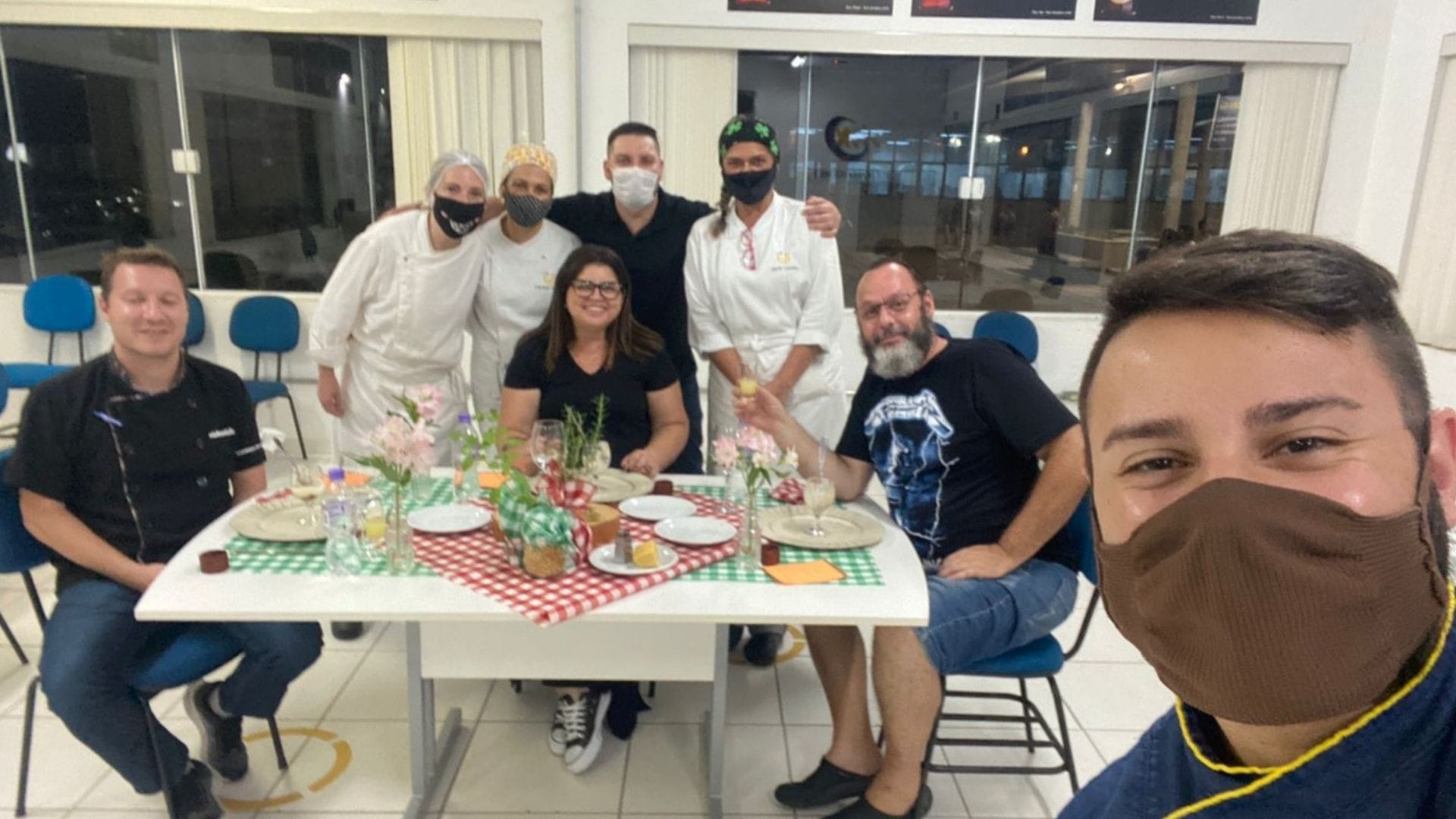 O Evento Gastronômico Pedagógico desafiou os estudantes do Grupo UniEduK a desenvolverem ações relacionadas a Confeitaria, Bebidas, Cozinha Quente e Evento.