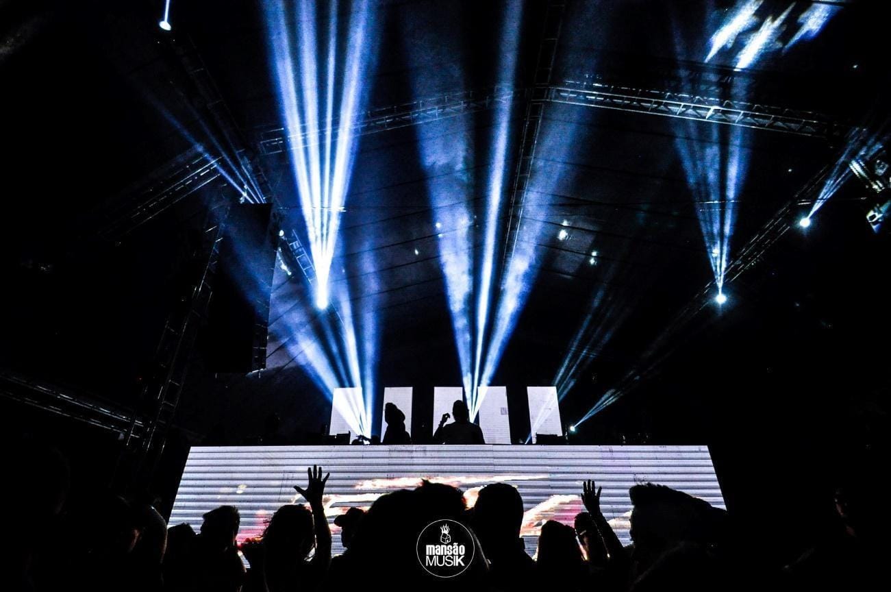 A imagem mostra o empreendimento Mansão Musik em funcionamento,a após a execução dos projetos do alumni Leandro Gine.