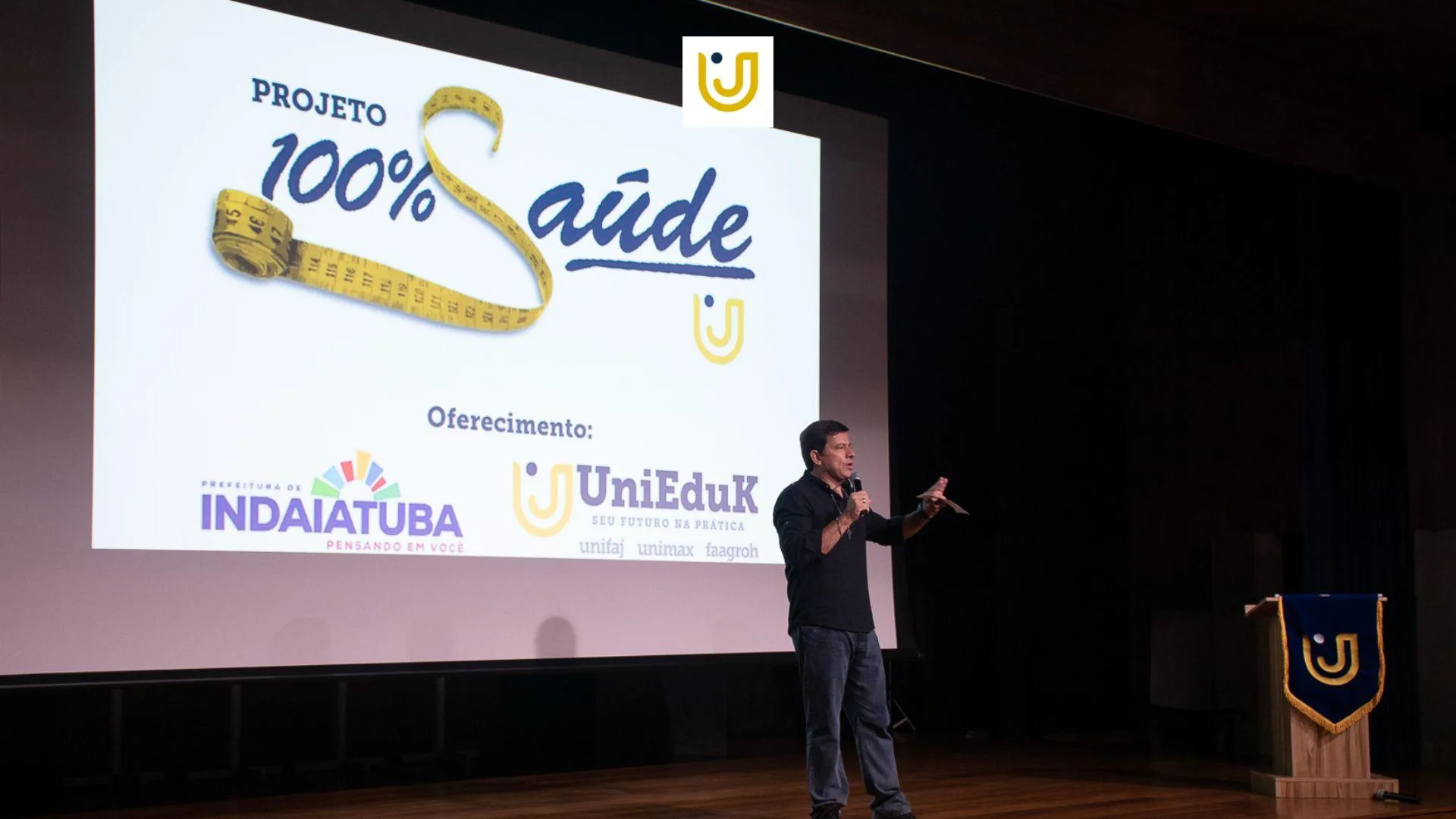 A imagem mostra os participantes do Projeto 100% Saúde durante palestras no mês de junho.