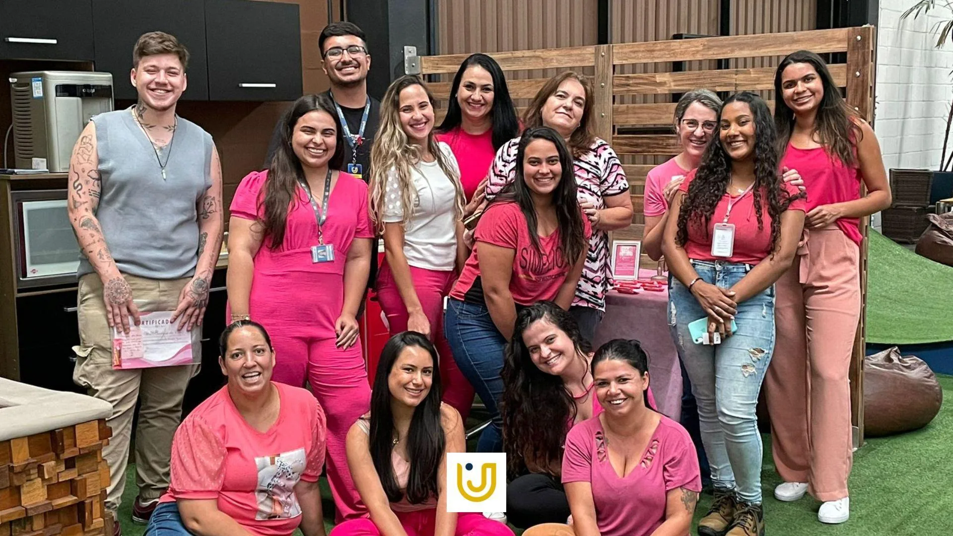 Imagem mostra os colaboradores da TechFilter durante ação do curso de Enfermagem do Grupo UniEduK na empresa.