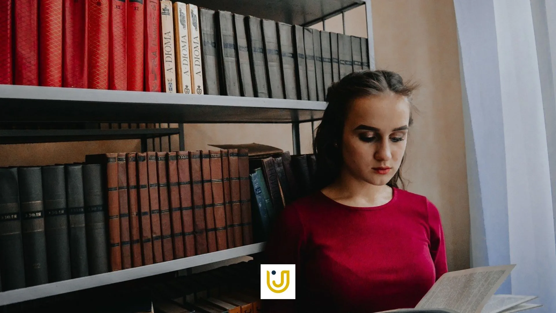 O questionário está aberto aos graduandos da UniFAJ e UniMAX, por meio do aplicativo "AvaliEduK"; as respostas são anônimas e geram quatro créditos complementares Está aberta a todos os alunos do Centro Universitário de Jaguariúna (UniFAJ) e do Centro Universitário Max Planck (UniMAX) a pesquisa "Saúde Mental dos Universitários". O questionário faz parte de um estudo que visa entender como está a qualidade de vida dos graduandos e elaborar estratégias e programas de melhorias para o ambiente universitário. Para participar e contribuir com os estudos, basta acessar o link do questionário "Saúde Mental dos Universitários" no aplicativo "AvaliEduK" ou em seu e-mail. As respostas são anônimas e a participação gera quatro créditos complementares. Como está a saúde mental dos universitários? Quais sintomas prevalecem e com qual gravidade? A pesquisa ajudará na compreensão desse cenário e na elaboração de um programa de prevenção e intervenção que visa reduzir o impacto dos transtornos mentais na vida dos alunos, contribuindo para um melhor desfecho de seu futuro socioprofissional. A pesquisa é voltada a todos os universitários do Grupo UniEduK, independente do curso e semestre. O projeto Os transtornos mentais estão associados a um pior desempenho acadêmico e maior probabilidade de desistência do curso universitário. Para mudar essa realidade e tornar o ambiente das universidades mais consciente e focado no bem-estar mental dos alunos, o projeto "Saúde Mental dos Universitários" foi criado e iniciou suas pesquisas em 2023. A pesquisa faz parte de um estudo alinhado com várias outras pesquisas internacionais, reunindo dados de 61 universidades no Brasil e no mundo, como o King's College, The University of Newcastle Australia e a National University of Singapore (NUS). No Brasil, o projeto "Saúde Mental dos Universitários" é gerenciado pelo Centro de Pesquisa e Inovação em Saúde Mental (CISM), ligado ao Instituto de Psiquiatria do Hospital das Clínicas da Faculdade de Medicina da Universidade de São Paulo (HCFMUSP) e que mantém, entre seus parceiros, os centros universitários UniFAJ e UniMAX. Aliado à detecção precoce de transtornos mentais e ao oferecimento de um tratamento adequado, um programa focado nas prioridades de saúde mental em ambientes universitários, incluindo a promoção da conscientização e foco no bem-estar mental, é capaz de reduzir impactos negativos e melhorar a vida acadêmica dos estudantes. A intenção dos pesquisadores é também monitorar a eficiência do eventual programa de prevenção em saúde mental. Por isso, o estudo observará a evolução dos dados coletados ao longo do tempo através de um acompanhamento periódico. Entre as possibilidades avaliadas pelos pesquisadores na construção do programa está a elaboração de intervenções que incluem, por exemplo, a adoção de acomodações acadêmicas para estudantes neurodivergentes e a criação de um centro de identificação, encaminhamento e aconselhamento em saúde mental para os universitários.