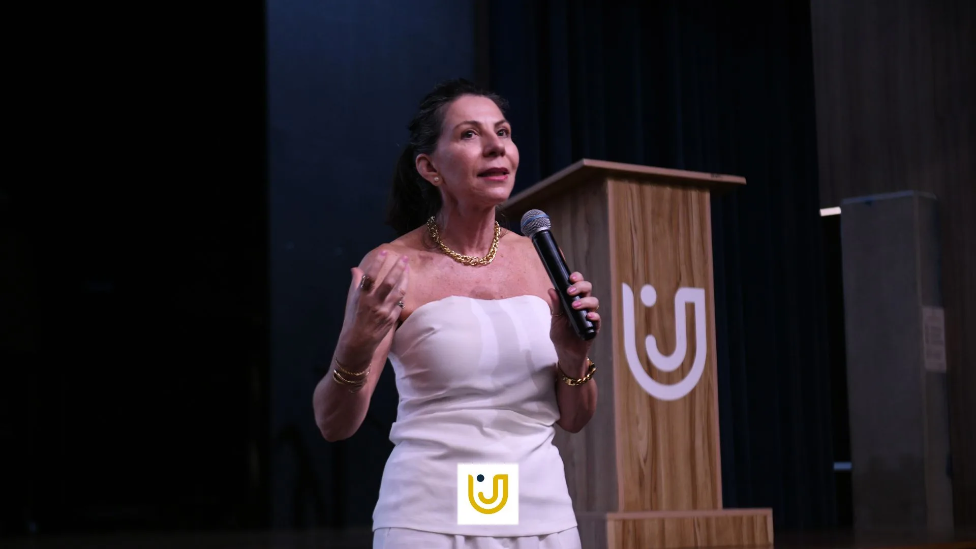 A professora doutora titular da Escola de Enfermagem da USP, Lislaine Aparecida Fracolli, participa do lançamento do programa "Primeiros Laços" em Indaiatuba